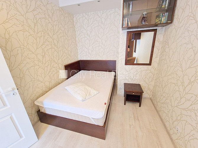 Fasādes māja, slēgts pagalms, ieeja no pagalma, ir lifts, logi vērsti uz ielas pusi, plašs Rīga - foto 16