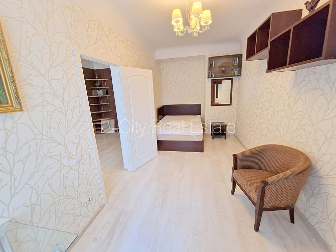 Fasādes māja, slēgts pagalms, ieeja no pagalma, ir lifts, logi vērsti uz ielas pusi, plašs Rīga - foto 15