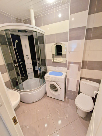 Fasādes māja, slēgts pagalms, ieeja no pagalma, ir lifts, logi vērsti uz ielas pusi, plašs Rīga - foto 20