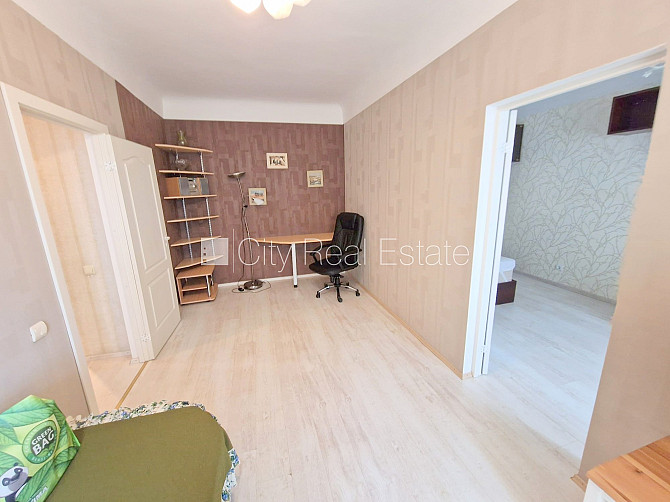 Fasādes māja, slēgts pagalms, ieeja no pagalma, ir lifts, logi vērsti uz ielas pusi, plašs Rīga - foto 11