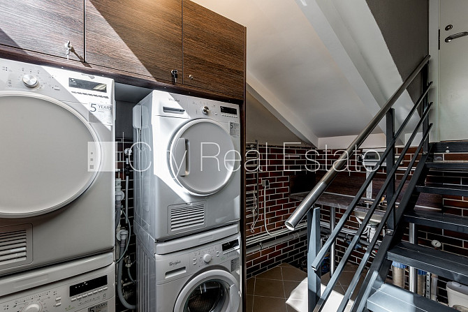 Renovēta māja, labiekārtota apzaļumota teritorija, kāpņu telpa pēc kapitālā remonta, Rīga - foto 13