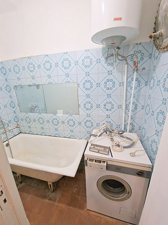 Pagalma māja, renovēta māja, slēgta teritorija, ieeja no pagalma, kāpņu telpa pēc Rīga - foto 17