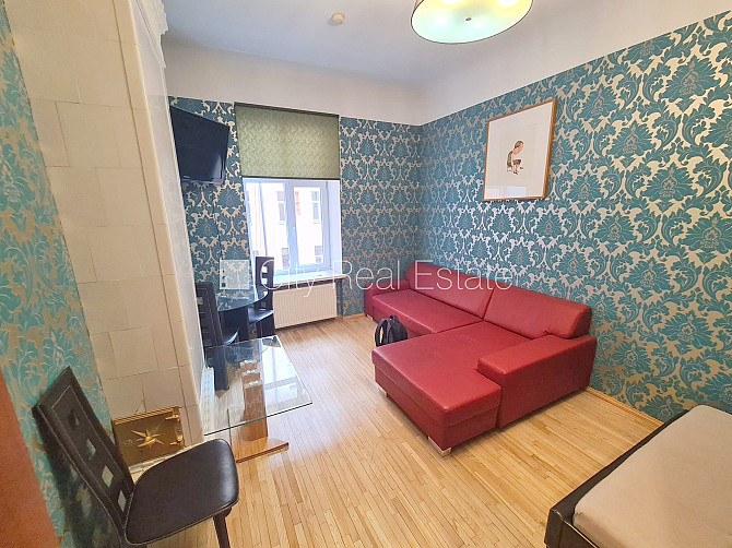 Fasādes māja, renovēta māja, objektu apsargā fiziskā apsardze, ieeja no pagalma, kāpņu Rīga - foto 1