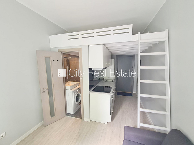 Fasādes māja, renovēta māja, slēgts pagalms, ieeja no ielas, kāpņu telpa pēc kapitālā Rīga - foto 4