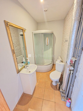 Pagalma ēka, renovēta māja, slēgts pagalms, ieeja no ielas un pagalma, kāpņu telpa pēc Rīga - foto 12