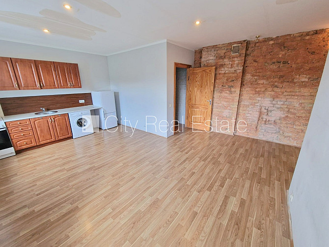 Pagalma ēka, renovēta māja, slēgts pagalms, ieeja no ielas un pagalma, kāpņu telpa pēc Rīga - foto 9