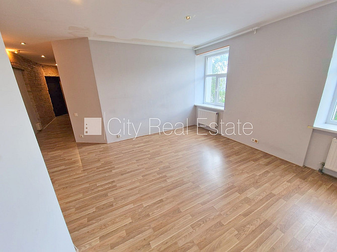 Pagalma ēka, renovēta māja, slēgts pagalms, ieeja no ielas un pagalma, kāpņu telpa pēc Rīga - foto 6