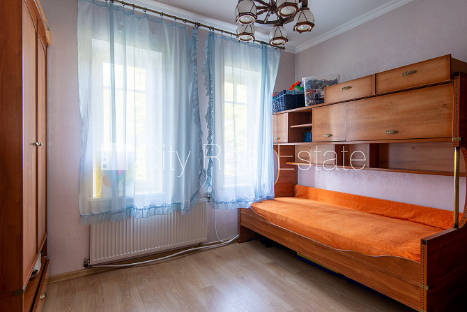 Privātmāja, labiekārtots apzaļumots pagalms, iežogota teritorija ar metāla sētu, teritorijas Jūrmala - foto 16