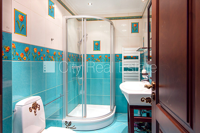 Privātmāja, labiekārtots apzaļumots pagalms, iežogota teritorija ar metāla sētu, teritorijas Jūrmala - foto 19