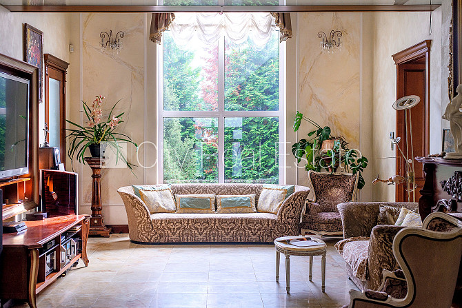 Privātmāja, labiekārtots apzaļumots pagalms, iežogota teritorija ar metāla sētu, teritorijas Jūrmala - foto 3