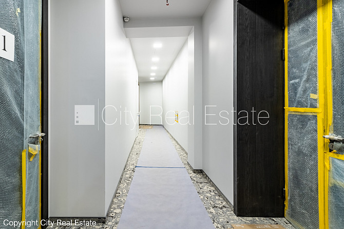 Zeme īpašumā, fasādes māja, renovēta māja, slēgts pagalms, ir lifts, kāpņu telpa pēc Rīga - foto 11