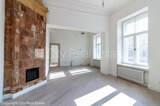 Zeme īpašumā, fasādes māja, renovēta māja, slēgts pagalms, ir lifts, kāpņu telpa pēc Rīga - foto 1