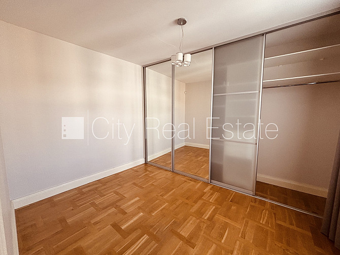 Renovēta māja, vieta automašīnai, objektu apsargā fiziskā apsardze, luksuss apartamenti , ir Rīga - foto 11