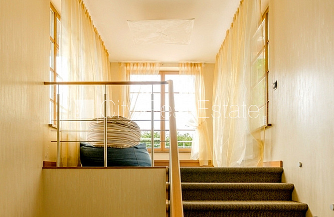 Privātmāja, labiekārtota apzaļumota teritorija 1527 m2, teritorijas iebrauktuves vārti Jūrmala - foto 13