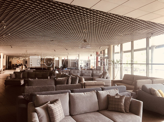 Широкий вид из окна, система вентиляции воздуха, в здании есть подъемник для Рига - изображение 5