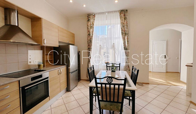 Renovēta māja, slēgts pagalms, kāpņu telpa pēc kapitālā remonta, balkons, sauna, logi Rīga - foto 13