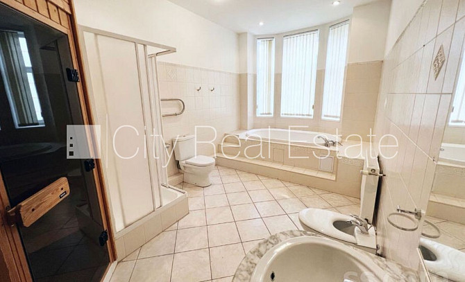 Renovēta māja, slēgts pagalms, kāpņu telpa pēc kapitālā remonta, balkons, sauna, logi Rīga - foto 16