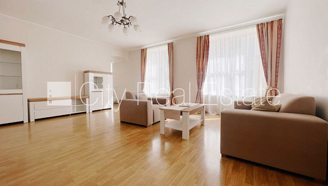 Renovēta māja, slēgts pagalms, kāpņu telpa pēc kapitālā remonta, balkons, sauna, logi Rīga - foto 11