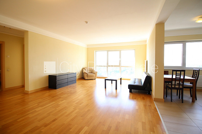 Fasādes māja, renovēta māja, ieeja no ielas, ir lifts, terase, logi vērsti mājas abās Rīga - foto 17