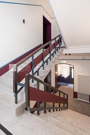 Fasādes māja, renovēta māja, ieeja no ielas, ir lifts, terase, logi vērsti mājas abās Rīga - foto 14