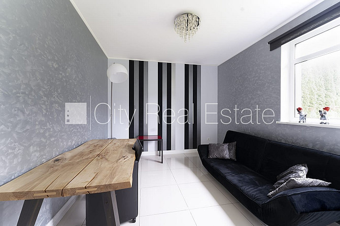 Privātmāja, fasāde ar dekoratīvo apmetumu, labiekārtots apzaļumots pagalms, garāža vienai Jūrmala - foto 11