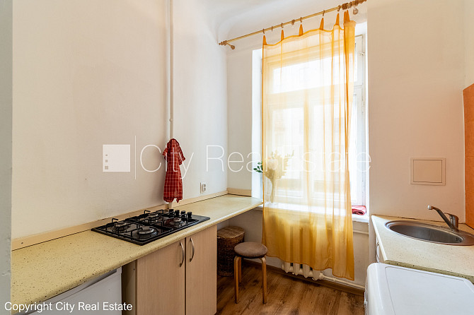 Pagalma māja, renovēta māja, slēgts pagalms, apsargāta teritorija, ieeja no pagalma, kāpņu Rīga - foto 6