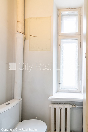 Pagalma māja, renovēta māja, slēgts pagalms, apsargāta teritorija, ieeja no pagalma, kāpņu Rīga - foto 8