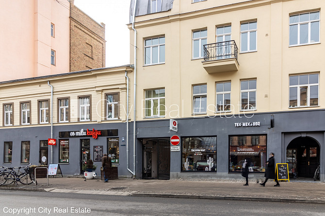 Pagalma māja, renovēta māja, slēgts pagalms, apsargāta teritorija, ieeja no pagalma, kāpņu Rīga - foto 12