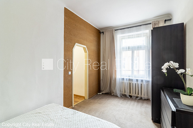 Pagalma māja, renovēta māja, slēgts pagalms, apsargāta teritorija, ieeja no pagalma, kāpņu Rīga - foto 3