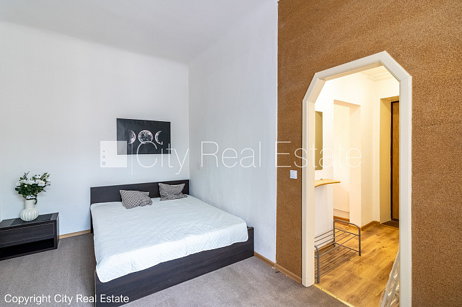 Pagalma māja, renovēta māja, slēgts pagalms, apsargāta teritorija, ieeja no pagalma, kāpņu Rīga - foto 1