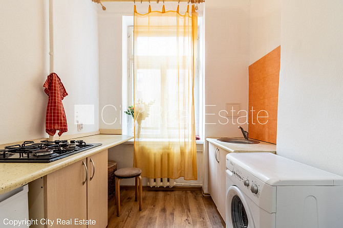 Pagalma māja, renovēta māja, slēgts pagalms, apsargāta teritorija, ieeja no pagalma, kāpņu Rīga - foto 7