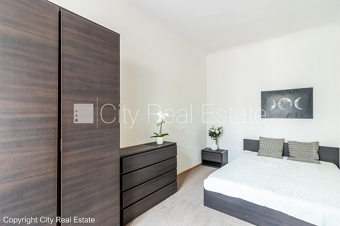 Pagalma māja, renovēta māja, slēgts pagalms, apsargāta teritorija, ieeja no pagalma, kāpņu Rīga - foto 2