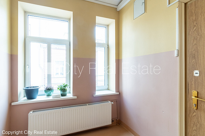 Pagalma māja, renovēta māja, slēgts pagalms, apsargāta teritorija, ieeja no pagalma, kāpņu Rīga - foto 10