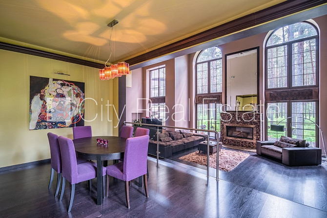 Частный дом, благоустроенный озеленённый двор, въездные ворота оснащены Юрмала - изображение 1