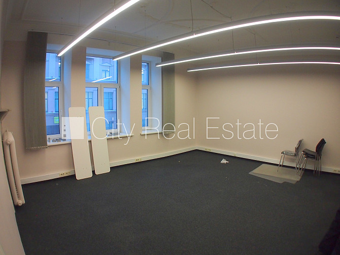 Fasādes māja, slēgts pagalms, objektu apsargā fiziskā apsardze, ieeja no ielas, kāpņu telpa Rīga - foto 15