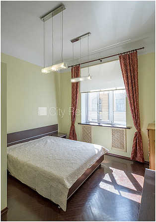 Fasādes māja, slēgts pagalms, ieeja no ielas, kāpņu telpa pēc kosmētiskā remonta, logi Rīga - foto 8