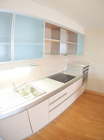 Новостройка, закрытая территория, вход с улицы, окна выходят на улицу, одна Рига - изображение 11