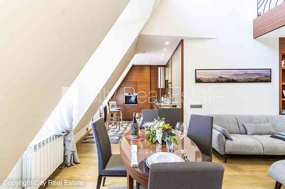 Реновированный дом, благоустроенный озеленённый двор, территория обнесена Jūrmala