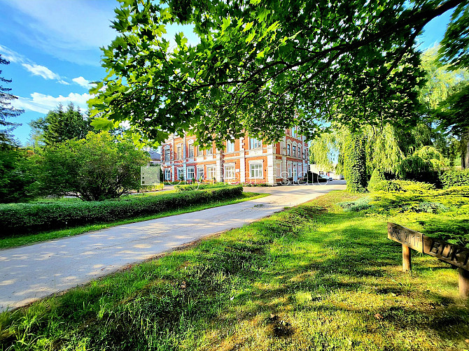 Благоустроенная озеленённая территория, места для нескольких машин, стоянка на Добеле и район - изображение 8