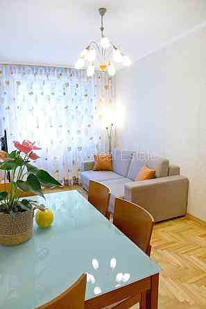 Фасадный дом, реновированный дом, благоустроенная озеленённая территория, вход с Rīga