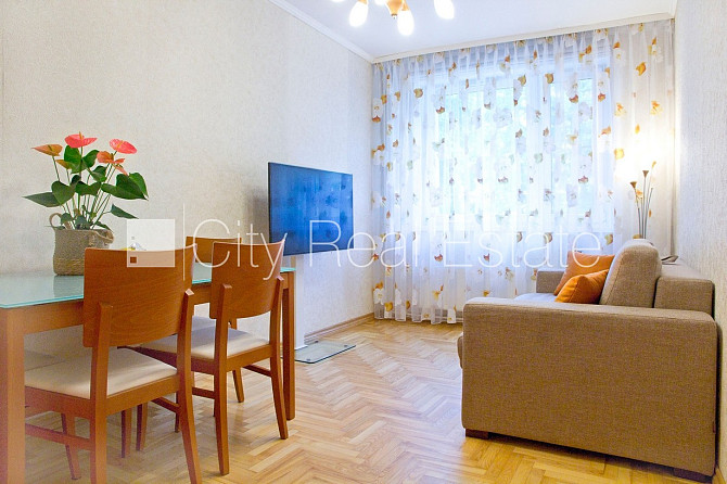 Fasādes māja, renovēta māja, labiekārtota apzaļumota teritorija, ieeja no ielas un pagalma, Rīga - foto 1