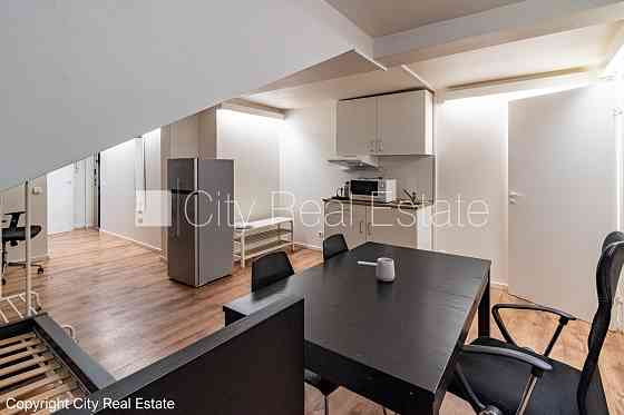 Фасадный дом, благоустроенная озеленённая территория, мансарда, одна Rīga