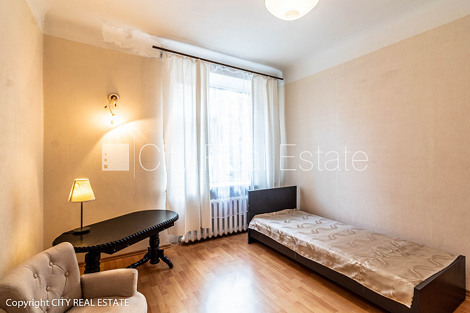 Renovēta māja, ieeja no pagalma, beletāža, kāpņu telpa pēc kosmētiskā remonta, logi Rīga - foto 7