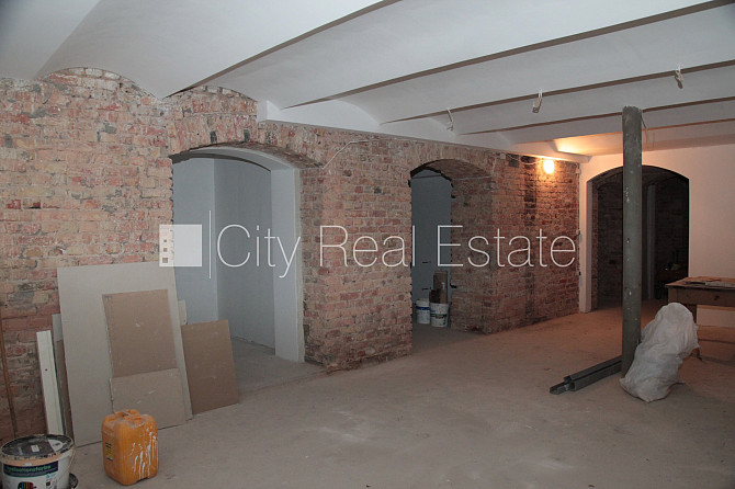 Фасадный дом, фасад с декоративной штукатуркой, закрытый двор, место для машины, Рига - изображение 1