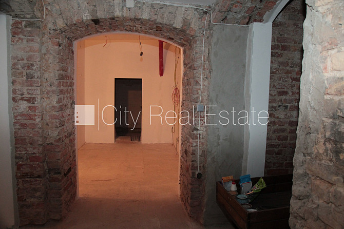 Фасадный дом, фасад с декоративной штукатуркой, закрытый двор, место для машины, Рига - изображение 7