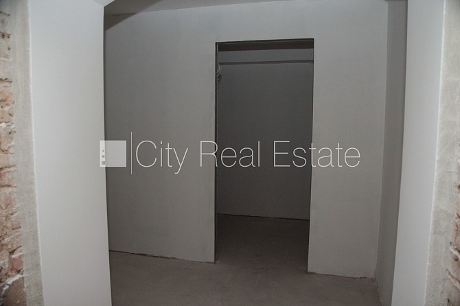 Фасадный дом, фасад с декоративной штукатуркой, закрытый двор, место для машины, Рига - изображение 19