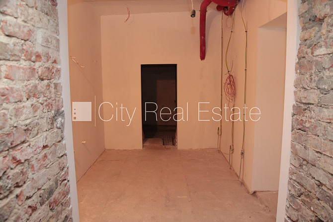 Фасадный дом, фасад с декоративной штукатуркой, закрытый двор, место для машины, Рига - изображение 17