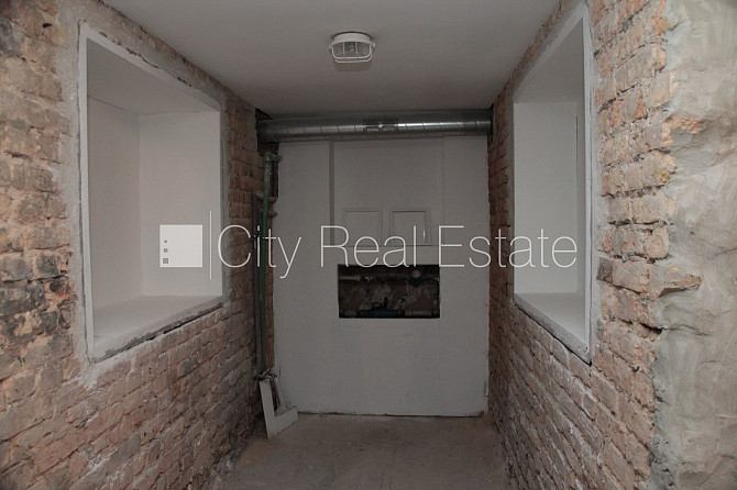 Фасадный дом, фасад с декоративной штукатуркой, закрытый двор, место для машины, Рига - изображение 5