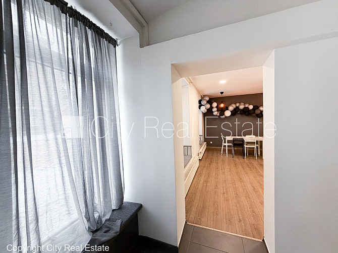 Фасадный дом, вход с улицы, окна выходят на улицу, центральное отопление, Рига - изображение 12