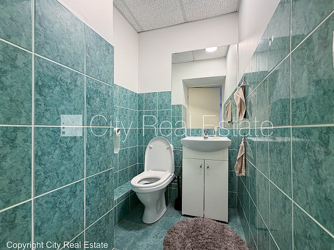 Фасадный дом, вход с улицы, окна выходят на улицу, центральное отопление, Рига - изображение 18